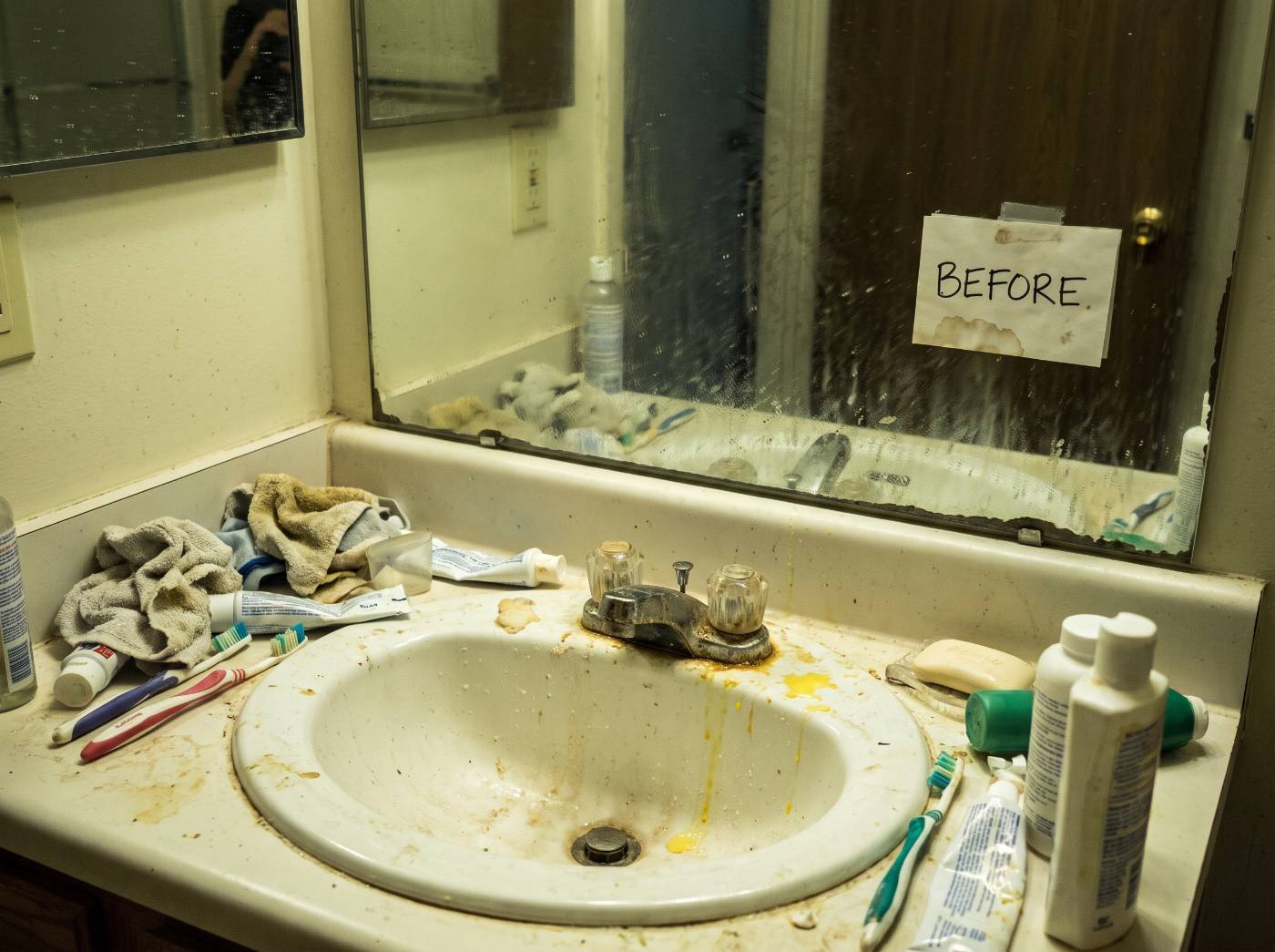 Bathroom before cleaning